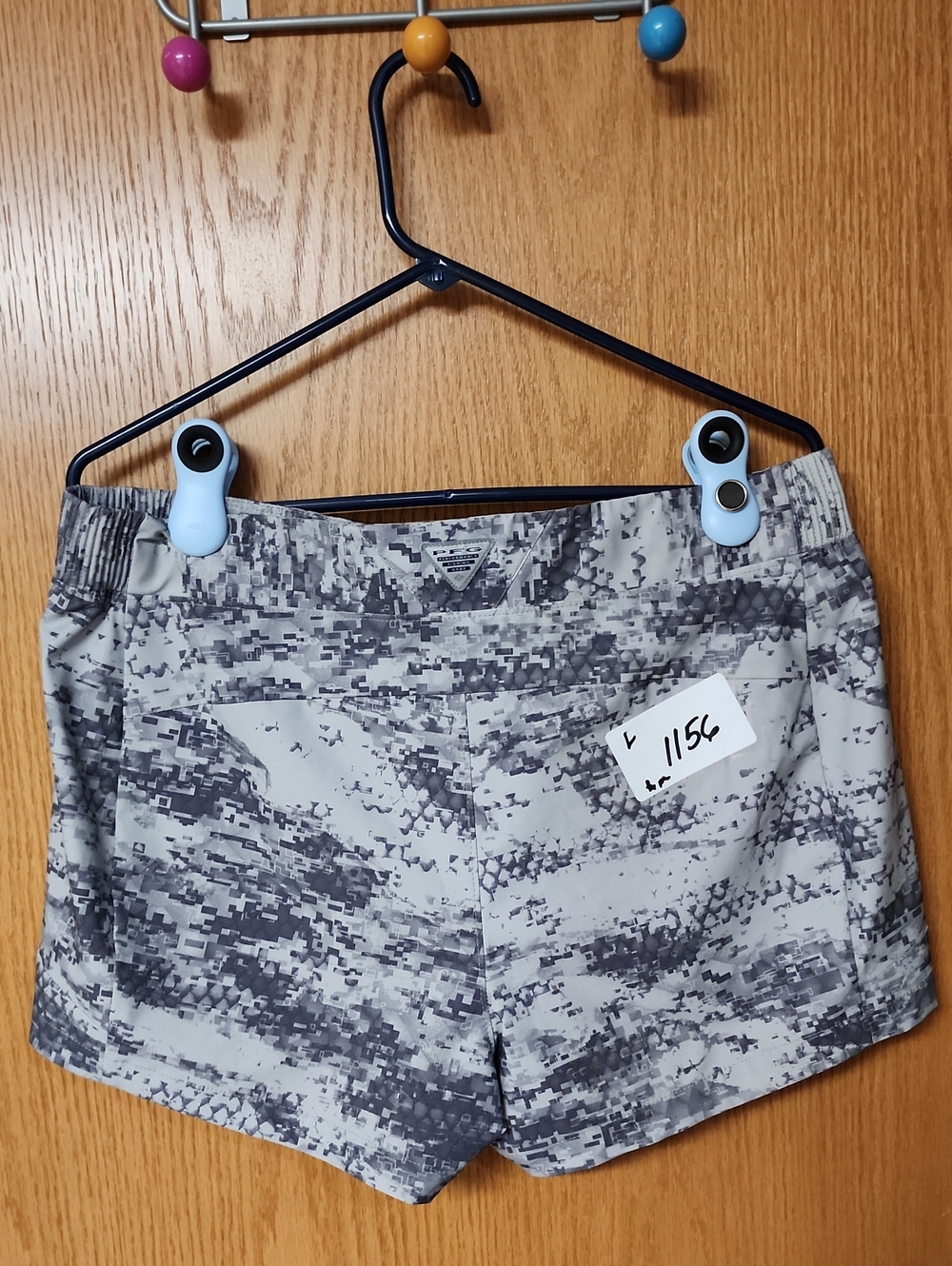 Colombia Performance Grey Camo Women’s Shorts L number 1156